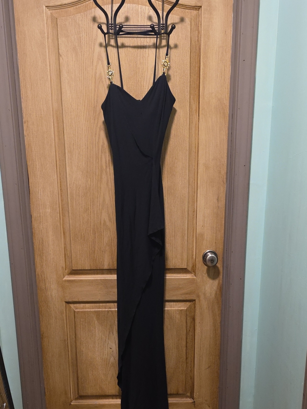 Black Sleeveless V-Neck Evening Dress with Ruffle Detail